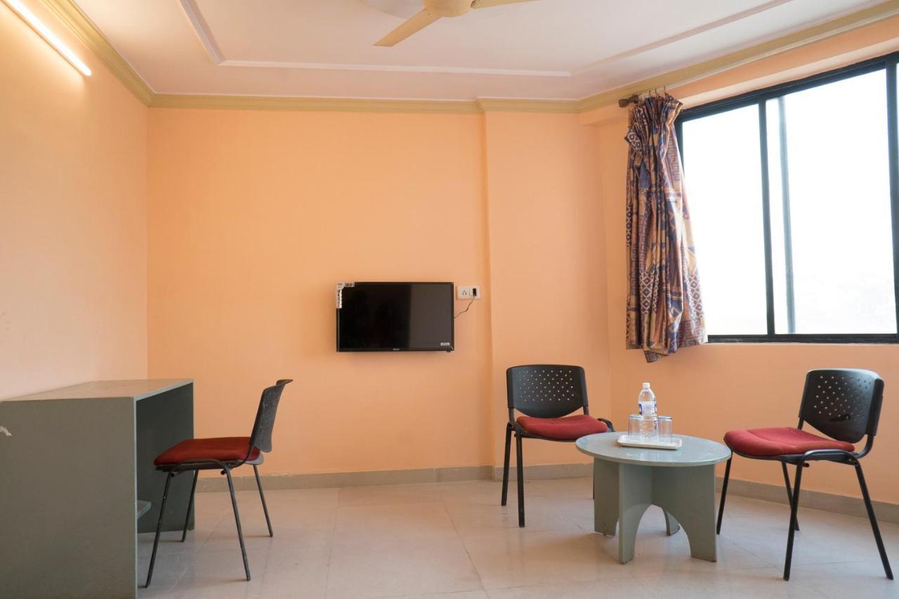 Oyo Flagship 37830 Hotel Aakar International Satara Zewnętrze zdjęcie
