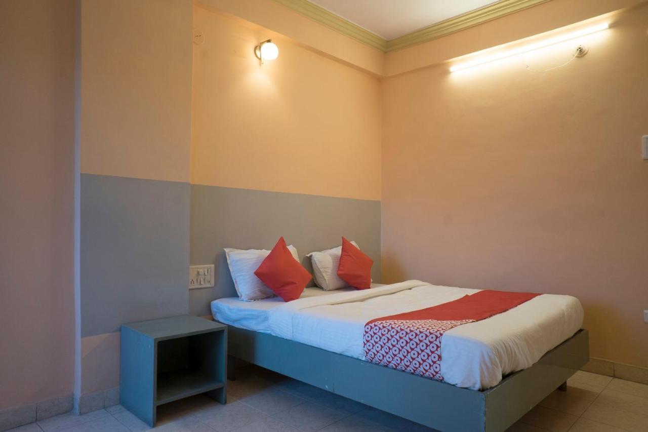 Oyo Flagship 37830 Hotel Aakar International Satara Zewnętrze zdjęcie