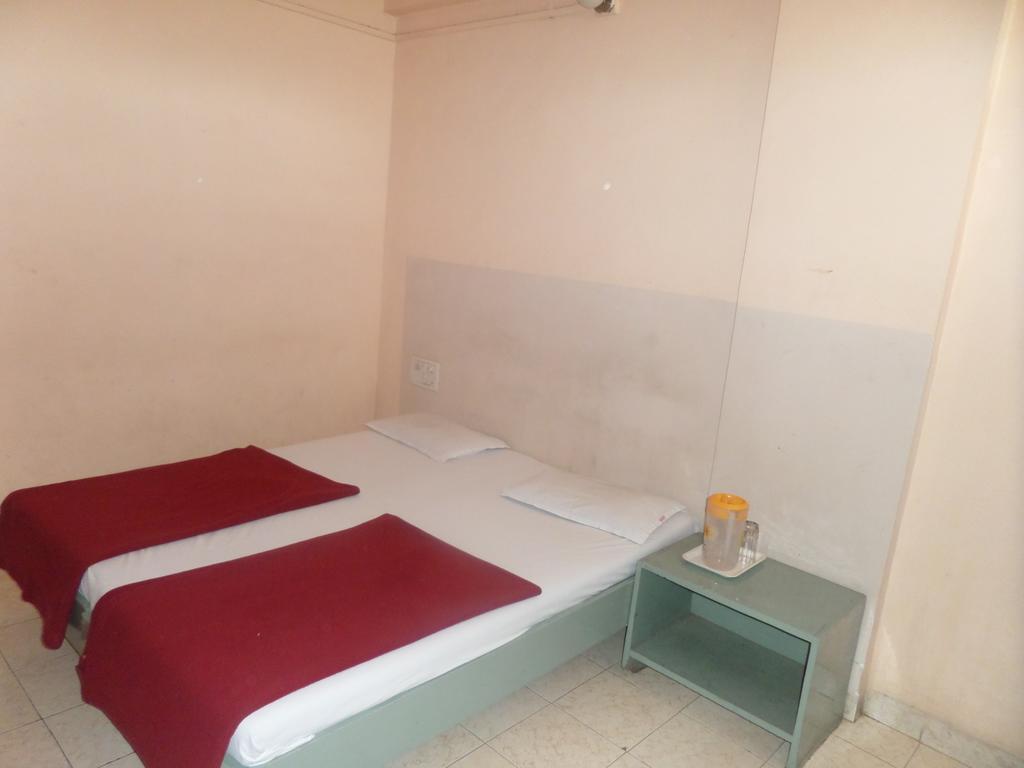 Oyo Flagship 37830 Hotel Aakar International Satara Zewnętrze zdjęcie
