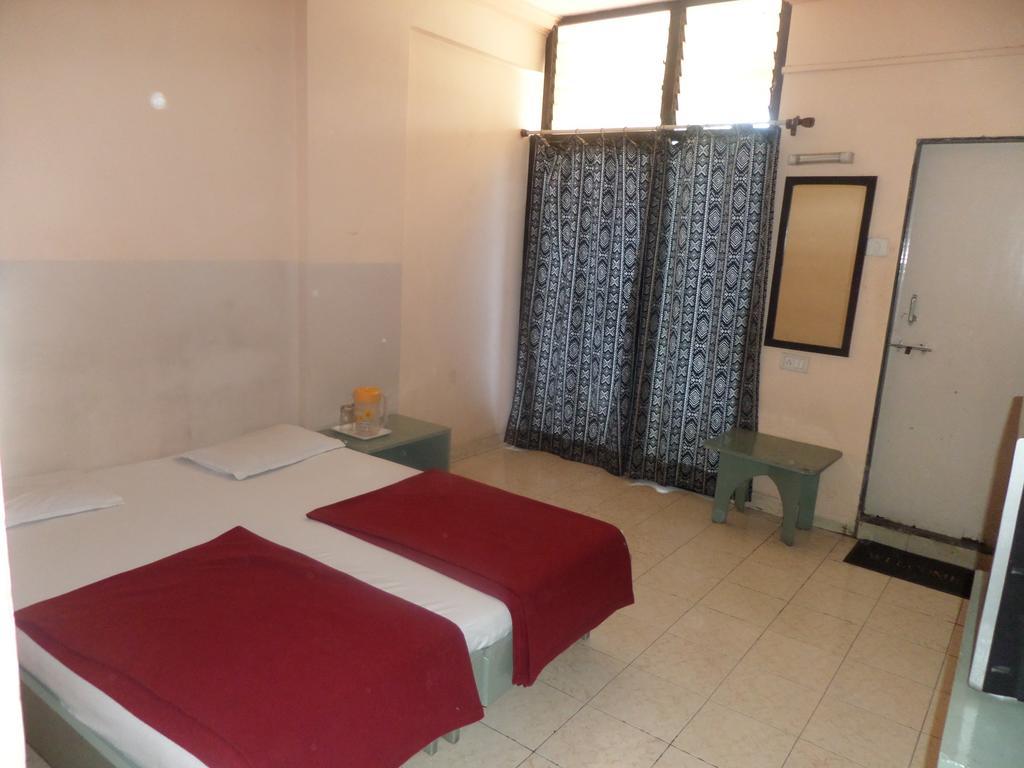 Oyo Flagship 37830 Hotel Aakar International Satara Zewnętrze zdjęcie