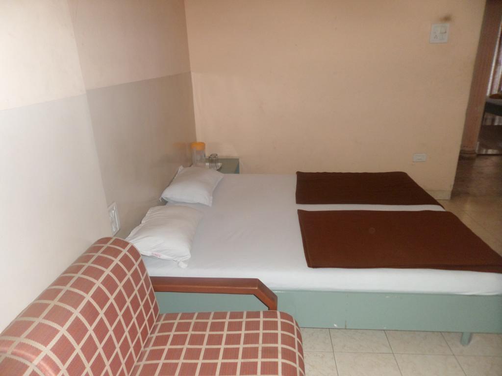 Oyo Flagship 37830 Hotel Aakar International Satara Zewnętrze zdjęcie