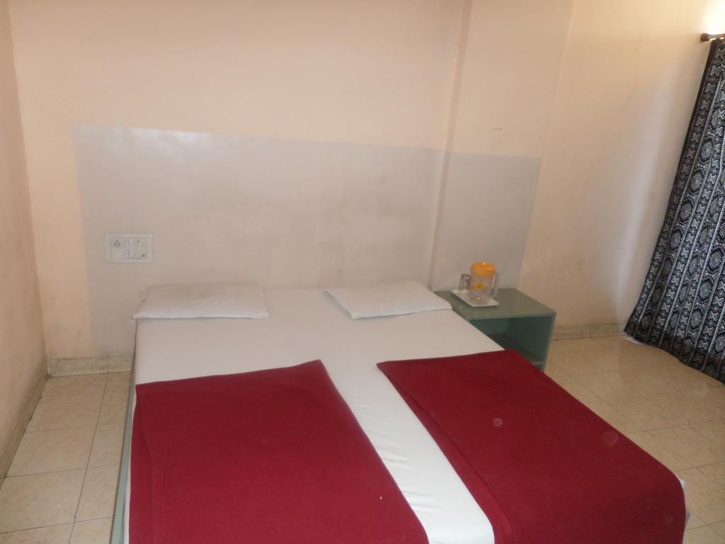 Oyo Flagship 37830 Hotel Aakar International Satara Zewnętrze zdjęcie
