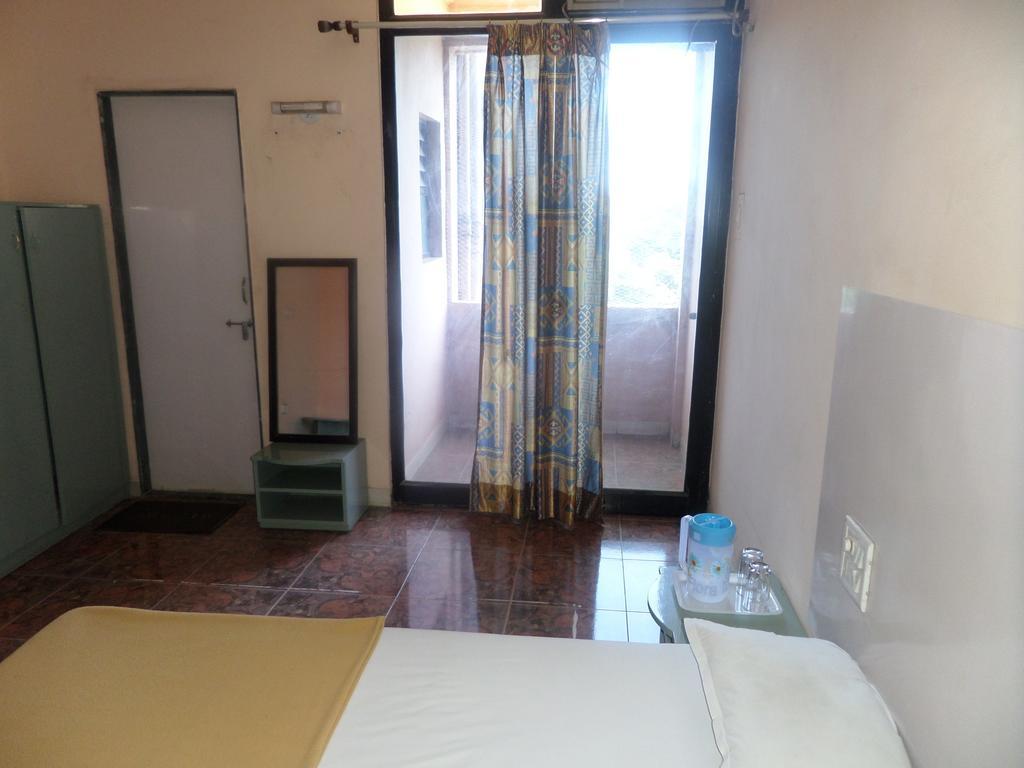 Oyo Flagship 37830 Hotel Aakar International Satara Zewnętrze zdjęcie