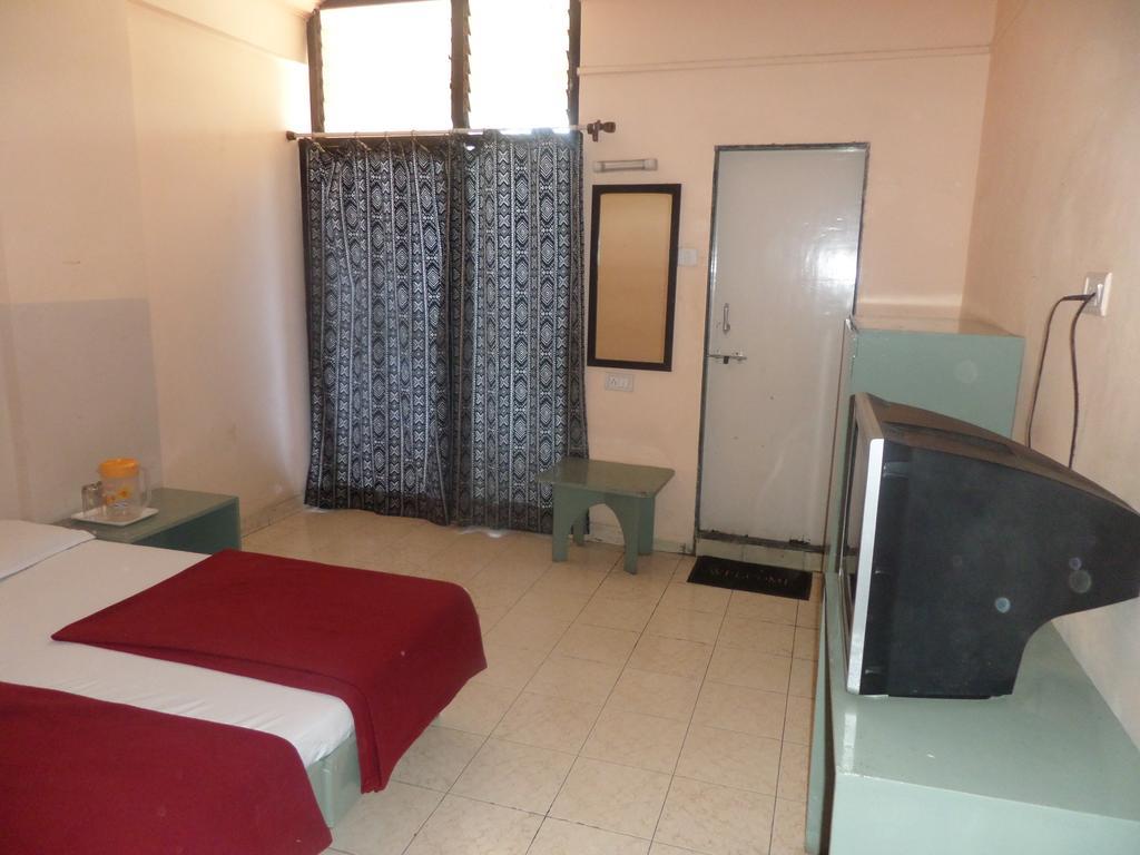 Oyo Flagship 37830 Hotel Aakar International Satara Zewnętrze zdjęcie