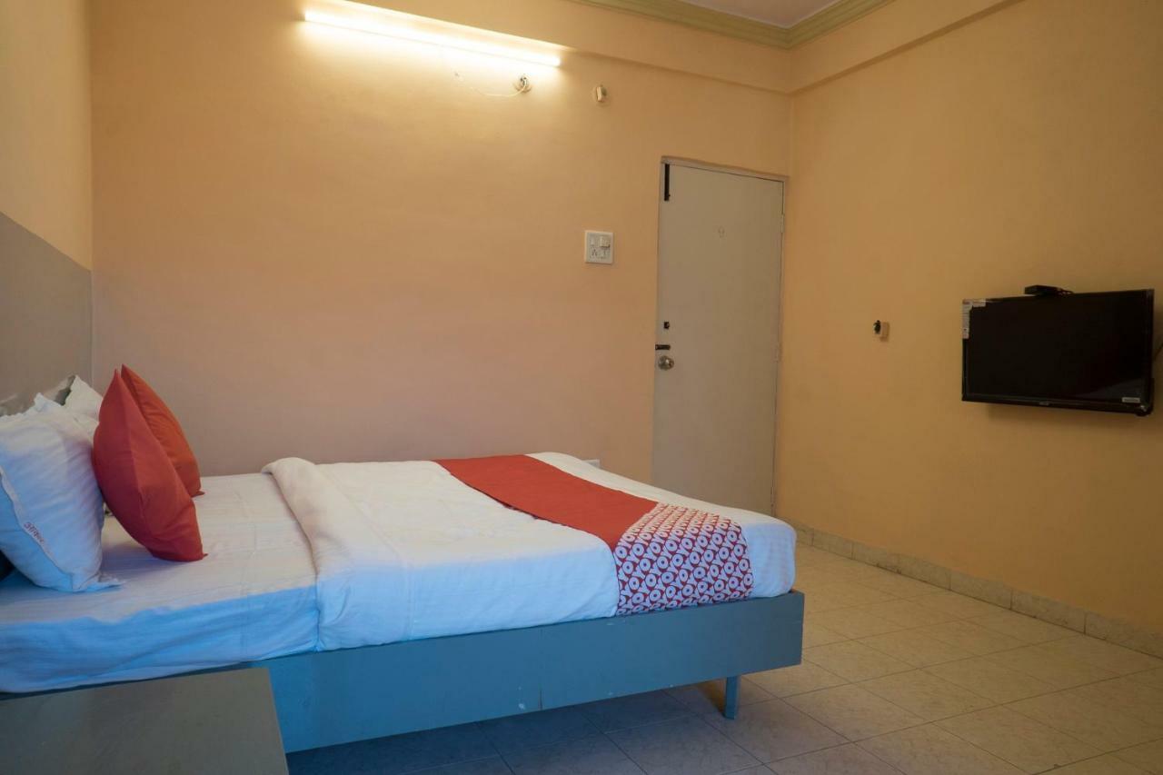 Oyo Flagship 37830 Hotel Aakar International Satara Zewnętrze zdjęcie
