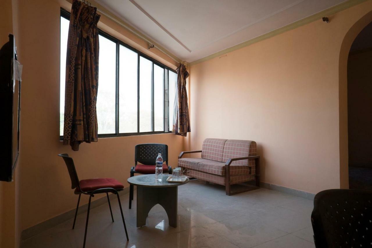 Oyo Flagship 37830 Hotel Aakar International Satara Zewnętrze zdjęcie